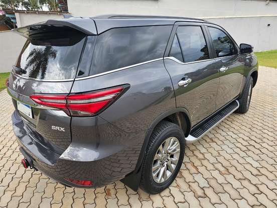 TOYOTA-HILUX SW4-2023
