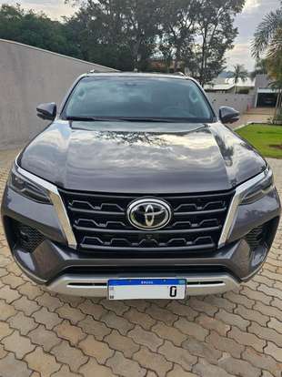 TOYOTA-HILUX SW4-2023