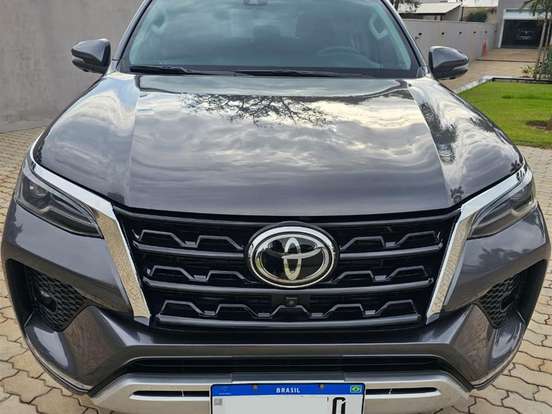TOYOTA-HILUX SW4-2.8 D-4D TURBO DIESEL SRX 7L 4X4 AUTOMÁTICO TOYOTA-HILUX SW4-2023