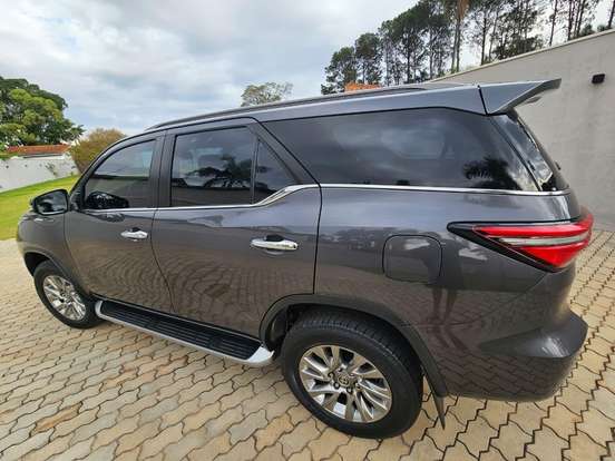 TOYOTA-HILUX SW4-2023