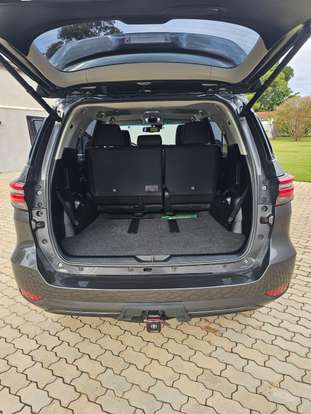 TOYOTA-HILUX SW4-2023