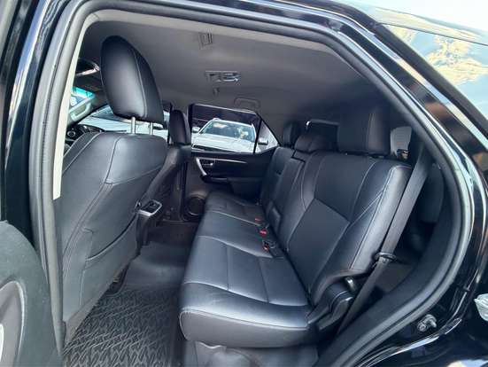 TOYOTA-HILUX SW4-2024