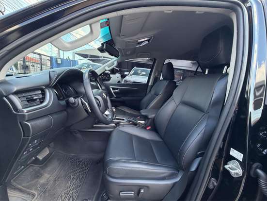 TOYOTA-HILUX SW4-2.8 D-4D TURBO DIESEL SRX PLATINUM 7L 4X4 AUTOMÁTICO TOYOTA-HILUX SW4-2024