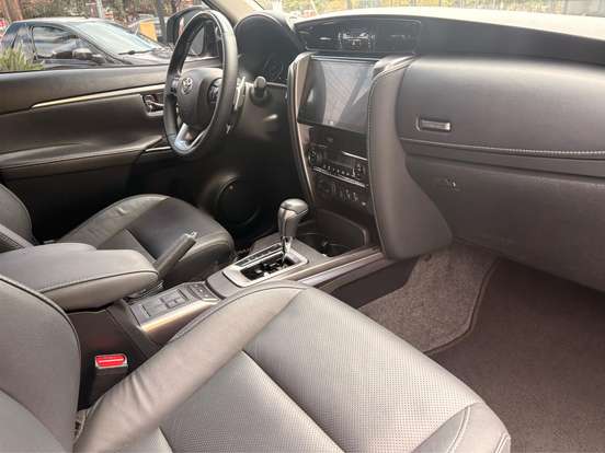 TOYOTA-HILUX SW4-2.8 D-4D TURBO DIESEL SRX PLATINUM 7L 4X4 AUTOMÁTICO TOYOTA-HILUX SW4-2024
