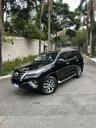 TOYOTA-HILUX SW4-2017