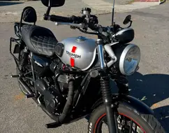 TRIUMPH STREET TWIN TRIUMPH STREET TWIN