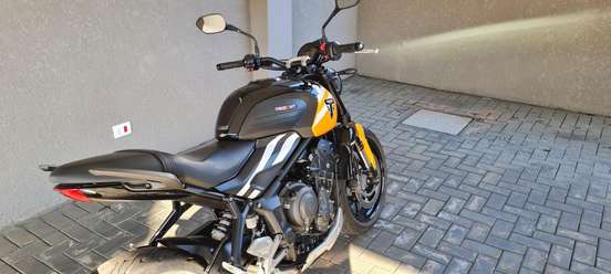 TRIUMPH-TRIDENT 660-2025