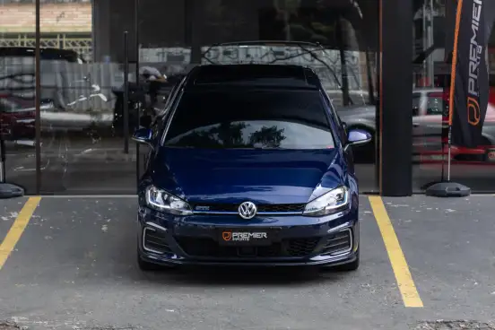 VOLKSWAGEN-GOLF-2019