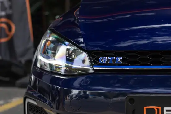 VOLKSWAGEN-GOLF-2019