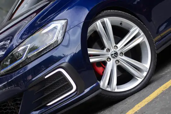 VOLKSWAGEN-GOLF-2019