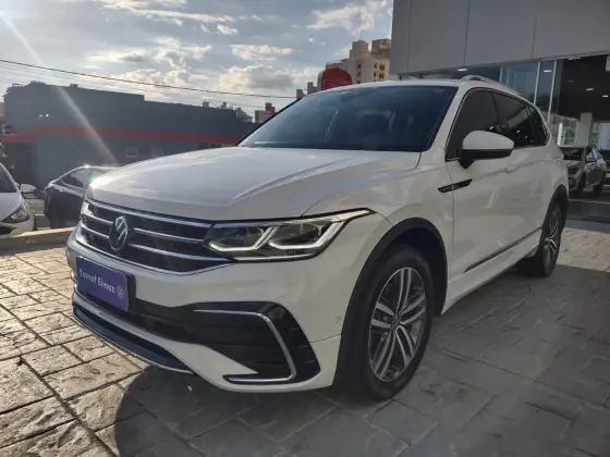 VOLKSWAGEN TIGUAN 2.0 300 TSI GASOLINA ALLSPACE R-LINE AUTOMÁTICO VOLKSWAGEN TIGUAN 2.0 300 TSI GASOLINA ALLSPACE R-LINE AUTOMÁTICO