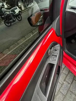 VOLKSWAGEN-UP-2014