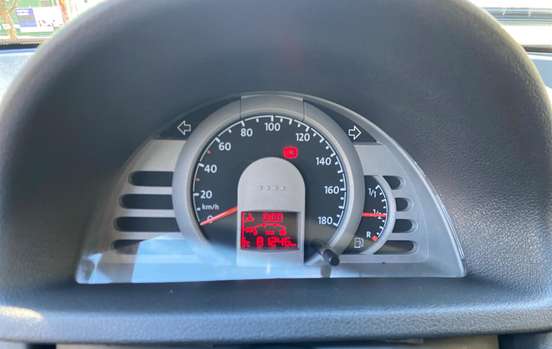 VOLKSWAGEN-GOL-2010