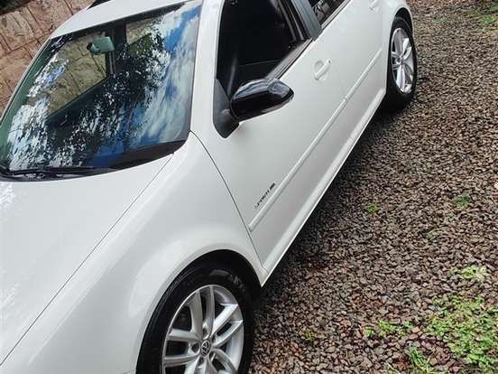VOLKSWAGEN-GOLF-1.6 MI SPORTLINE 8V FLEX 4P MANUAL VOLKSWAGEN-GOLF-2010