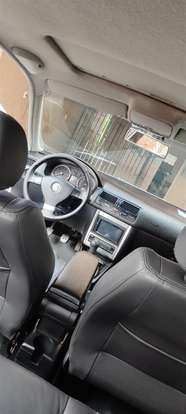 VOLKSWAGEN-GOLF-2010