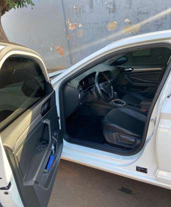 VOLKSWAGEN-JETTA-2020