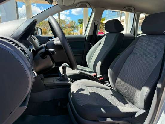 VOLKSWAGEN-POLO-2011