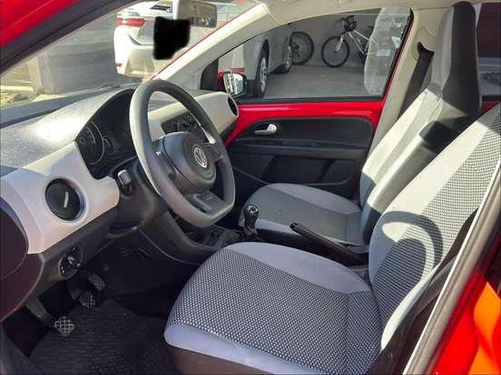 VOLKSWAGEN-UP-2016