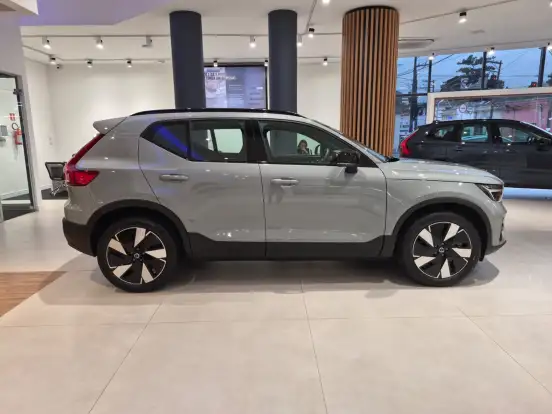 VOLVO-EX40-2026