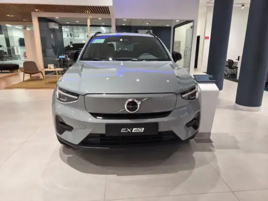 VOLVO-EX40-2026
