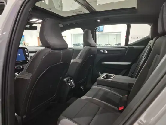 VOLVO-EX40-2026
