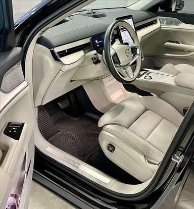 VOLVO-EX90-2025