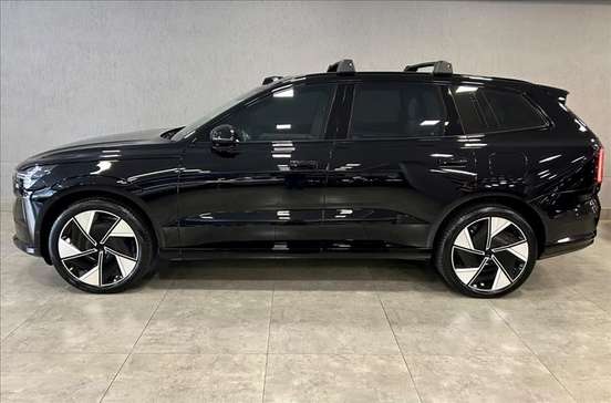 VOLVO-EX90-2025