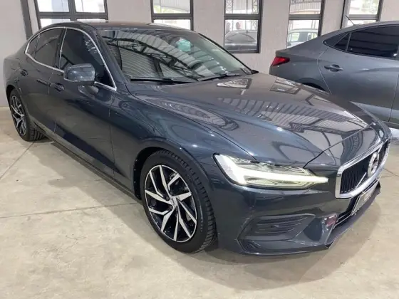 VOLVO S60 2.0 T4 MOMENTUM GASOLINA 4P AUTOMÁTICO