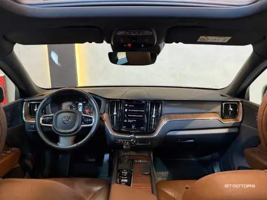 VOLVO-XC60-2.0 T5 GASOLINA MOMENTUM AWD GEARTRONIC VOLVO-XC60-2020