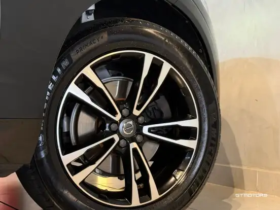 VOLVO-XC60-2020