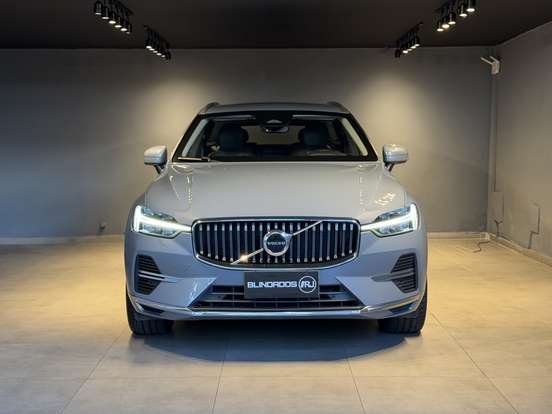VOLVO-XC60-2022