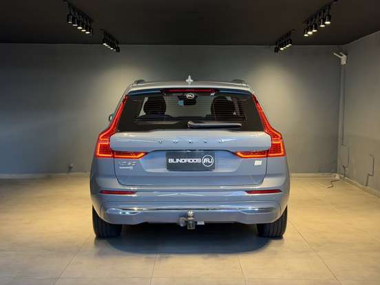 VOLVO-XC60-2022