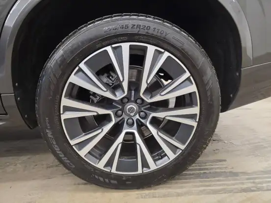 VOLVO-XC90-2022