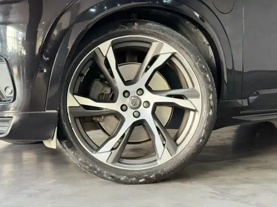 VOLVO-XC90-2019
