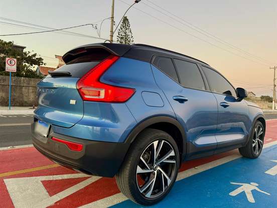 VOLVO-XC40-2020