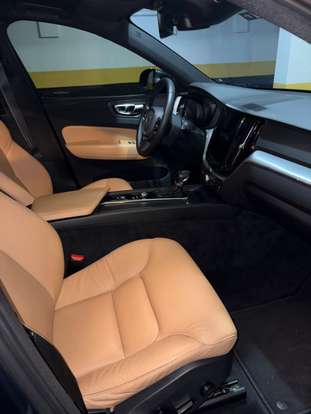 VOLVO-XC60-2.0 T5 GASOLINA MOMENTUM AWD GEARTRONIC VOLVO-XC60-2019