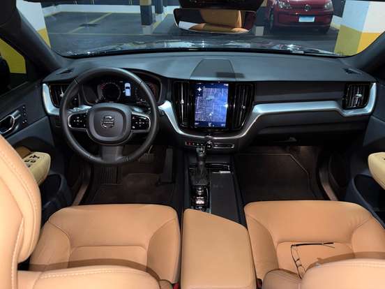 VOLVO-XC60-2.0 T5 GASOLINA MOMENTUM AWD GEARTRONIC VOLVO-XC60-2019