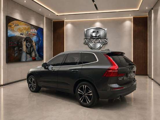 VOLVO-XC60-2020