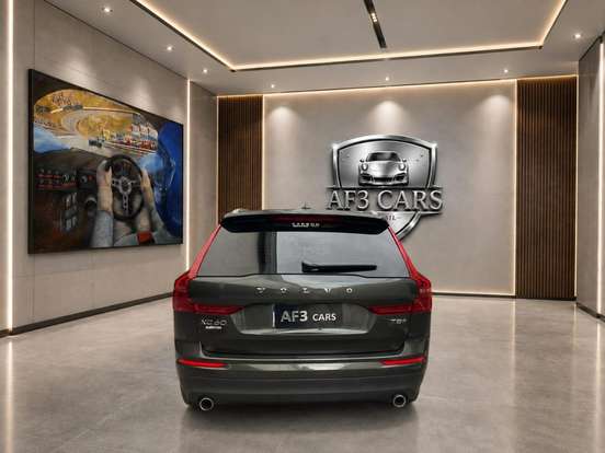 VOLVO-XC60-2020