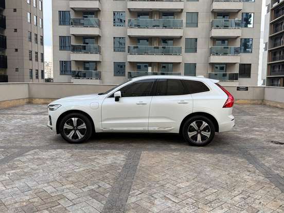 VOLVO-XC60-2023