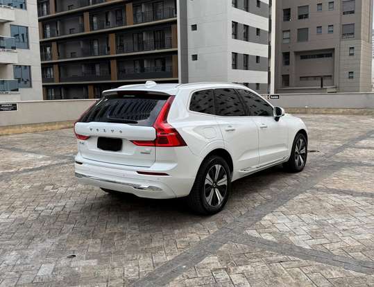 VOLVO-XC60-2023