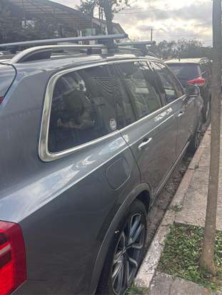 VOLVO-XC90-2017