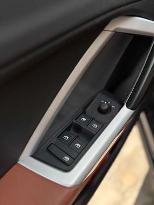 AUDI-Q3-2020