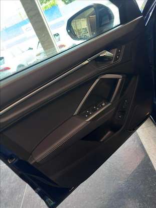 AUDI-Q3-2023