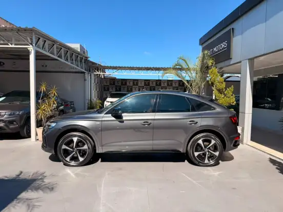 AUDI-Q5-2021