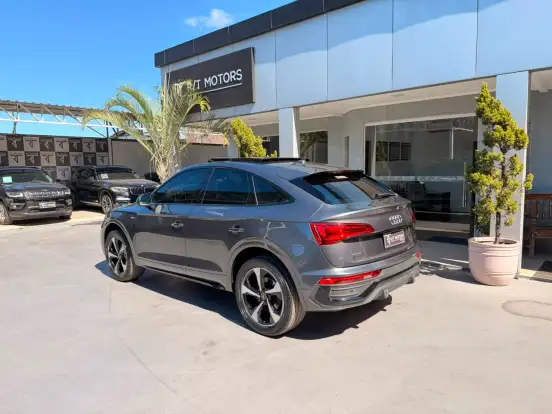 AUDI-Q5-2021