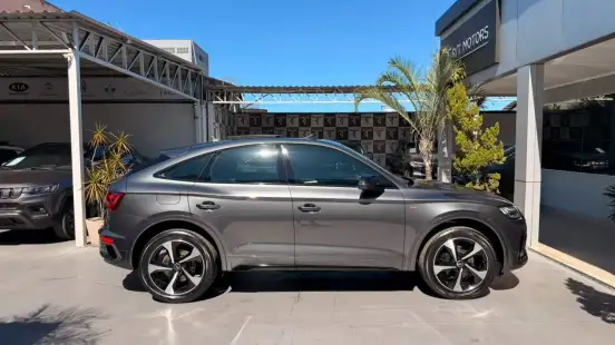 AUDI-Q5-2021