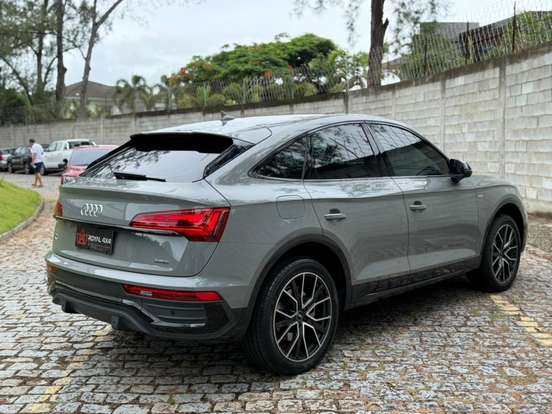 AUDI-Q5-2021