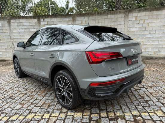 AUDI-Q5-2021