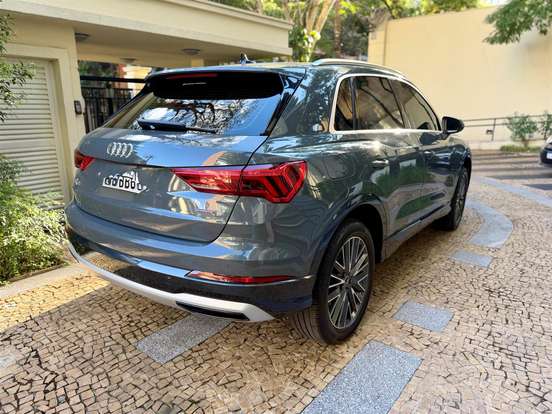 AUDI-Q3-2023